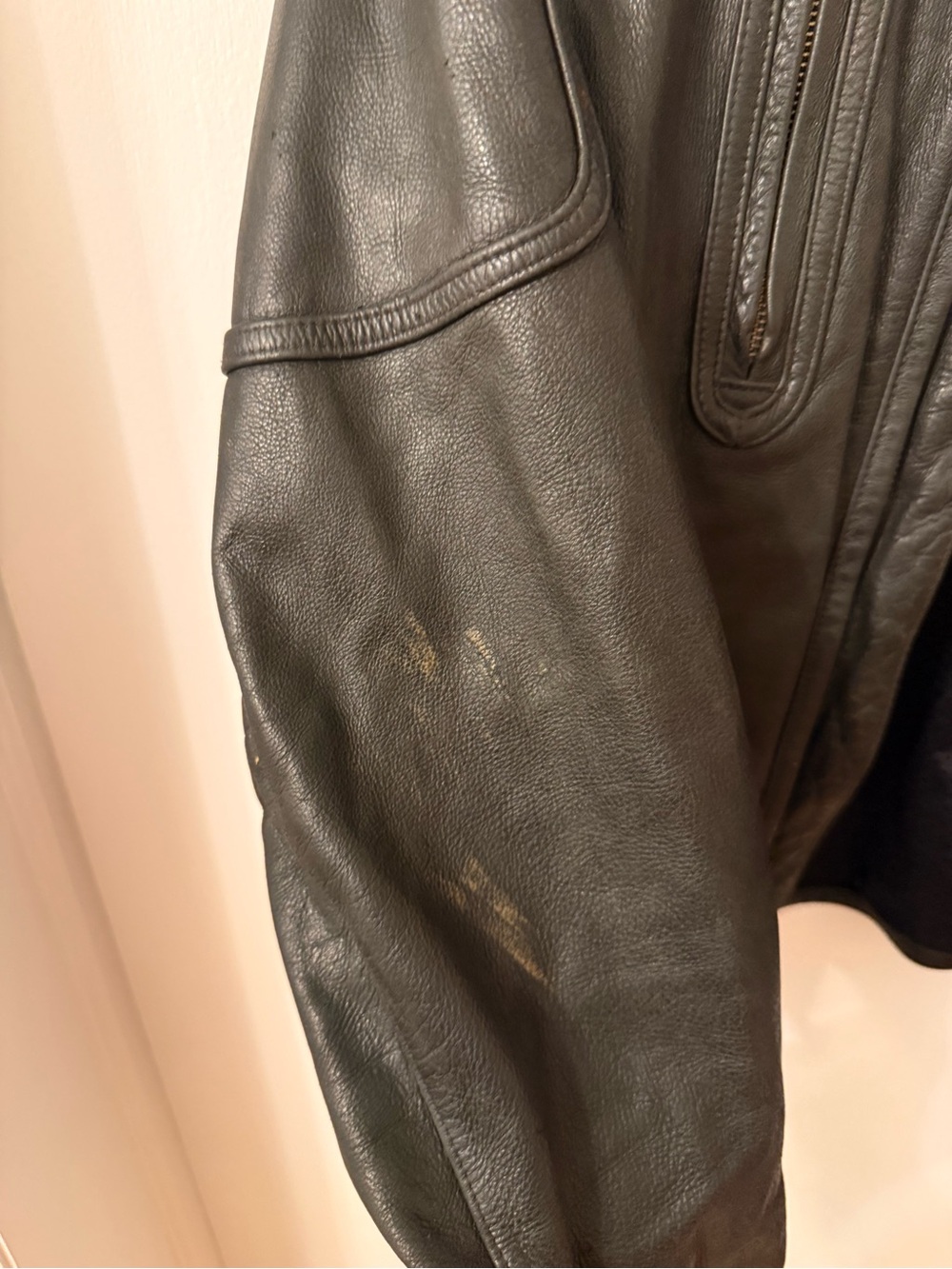 Harley-Davidson Black Leather Bomber Jacket with Gold Logo - Picture 6 of 13
